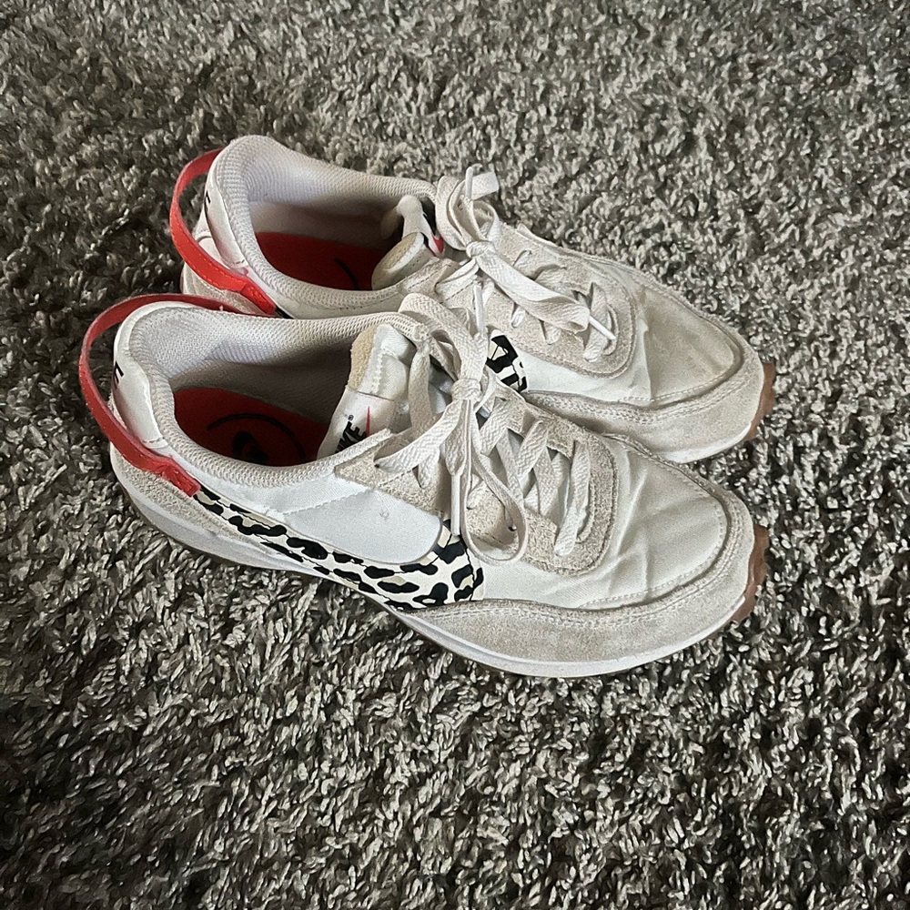Women’s Nike Waffle shoes size 8
